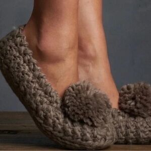 NWT Lemon Pom Pom Ballerina Slippers O/S